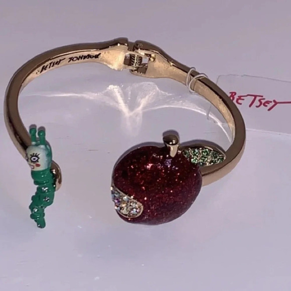 BETSEY JOHNSON SET Apple & Worm Hinged Bracelet 3 Apple Necklace & Earrings NWT - Picture 9 of 16